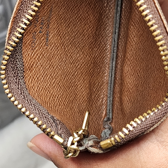 Louis Vuitton Monogram Key Pouch - Picture 5 of 9